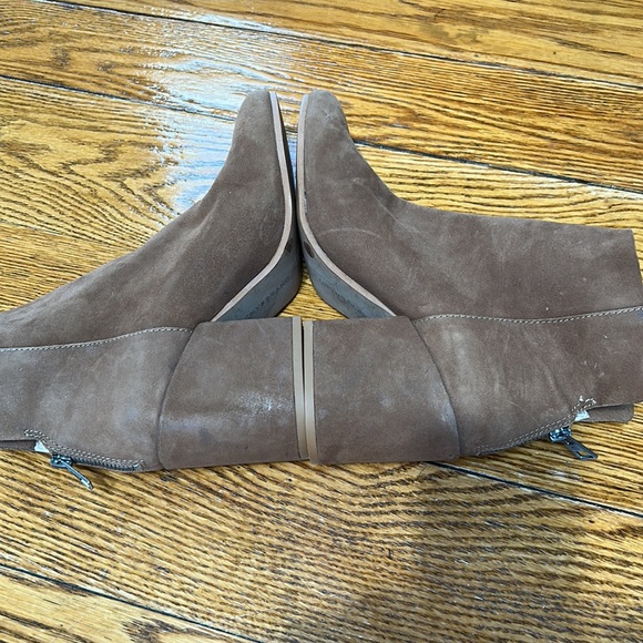 Lucky Brand LK Ravynn style leather suede booties.  Great condition. Size 8.5. - Picture 4 of 13